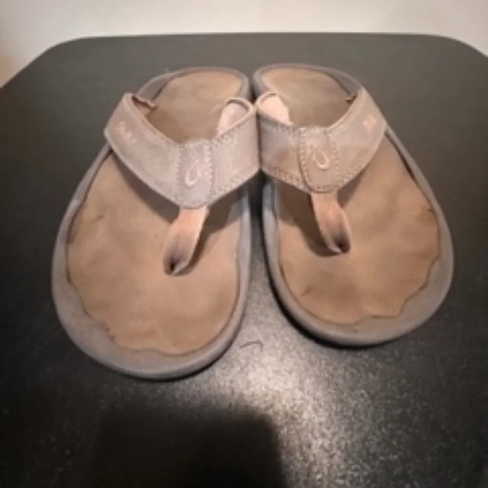 Olukai Ohana size 10 brown flipflop